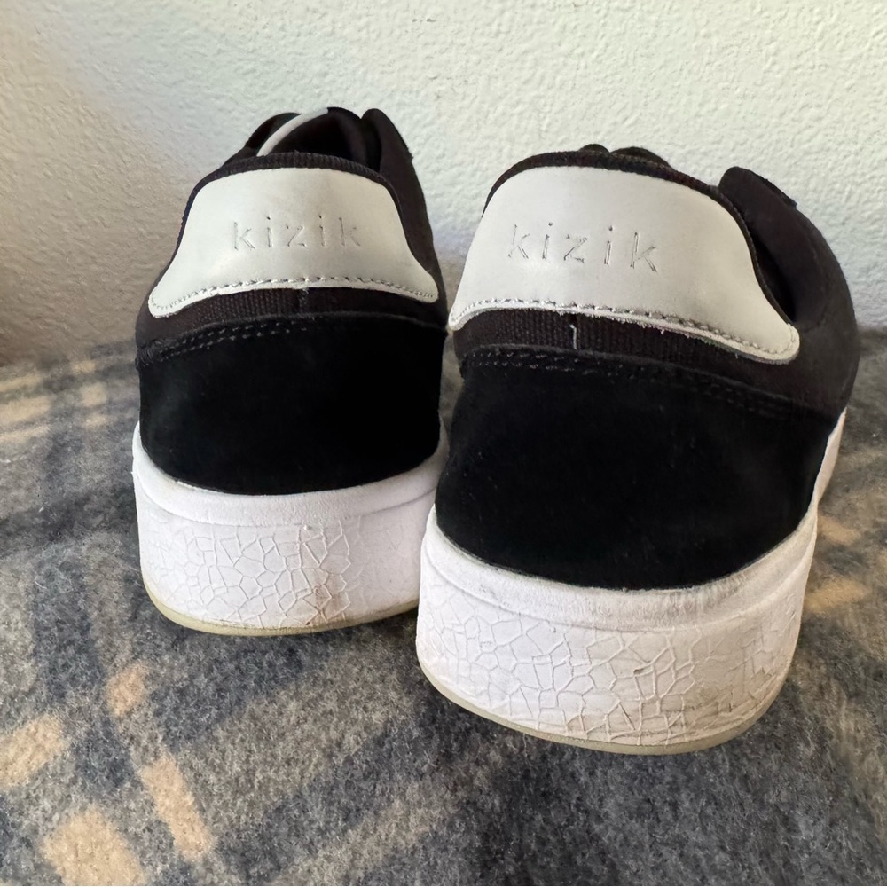 Kizik Prague Hands-Free Sneaker Black White Wide M 11.5 W 13 Athleisure Unisex - Picture 8 of 12